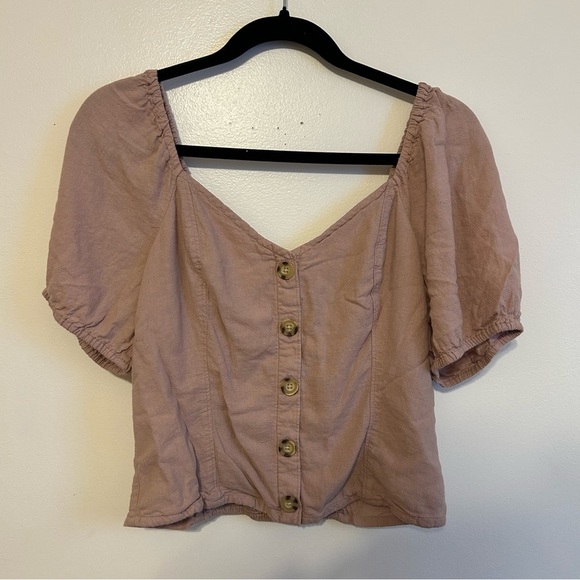 Abercrombie & Fitch • Button-Down Puff Sleeve top - Picture 2 of 7